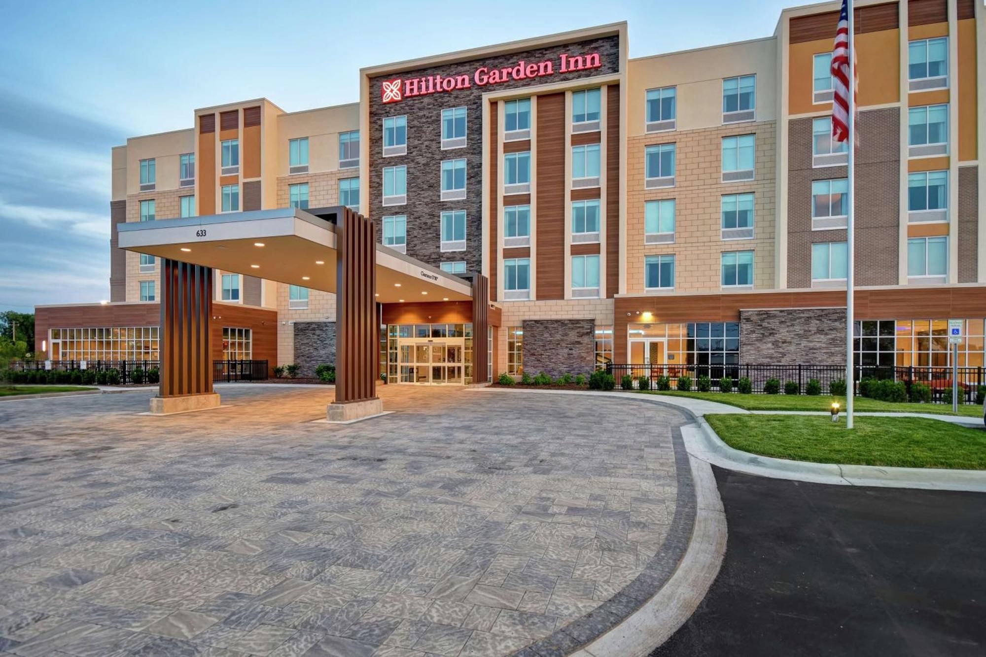 Hilton Garden Inn Lansing West Exterior photo
